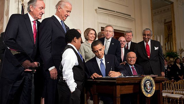 640px Obama signs health care 20100323